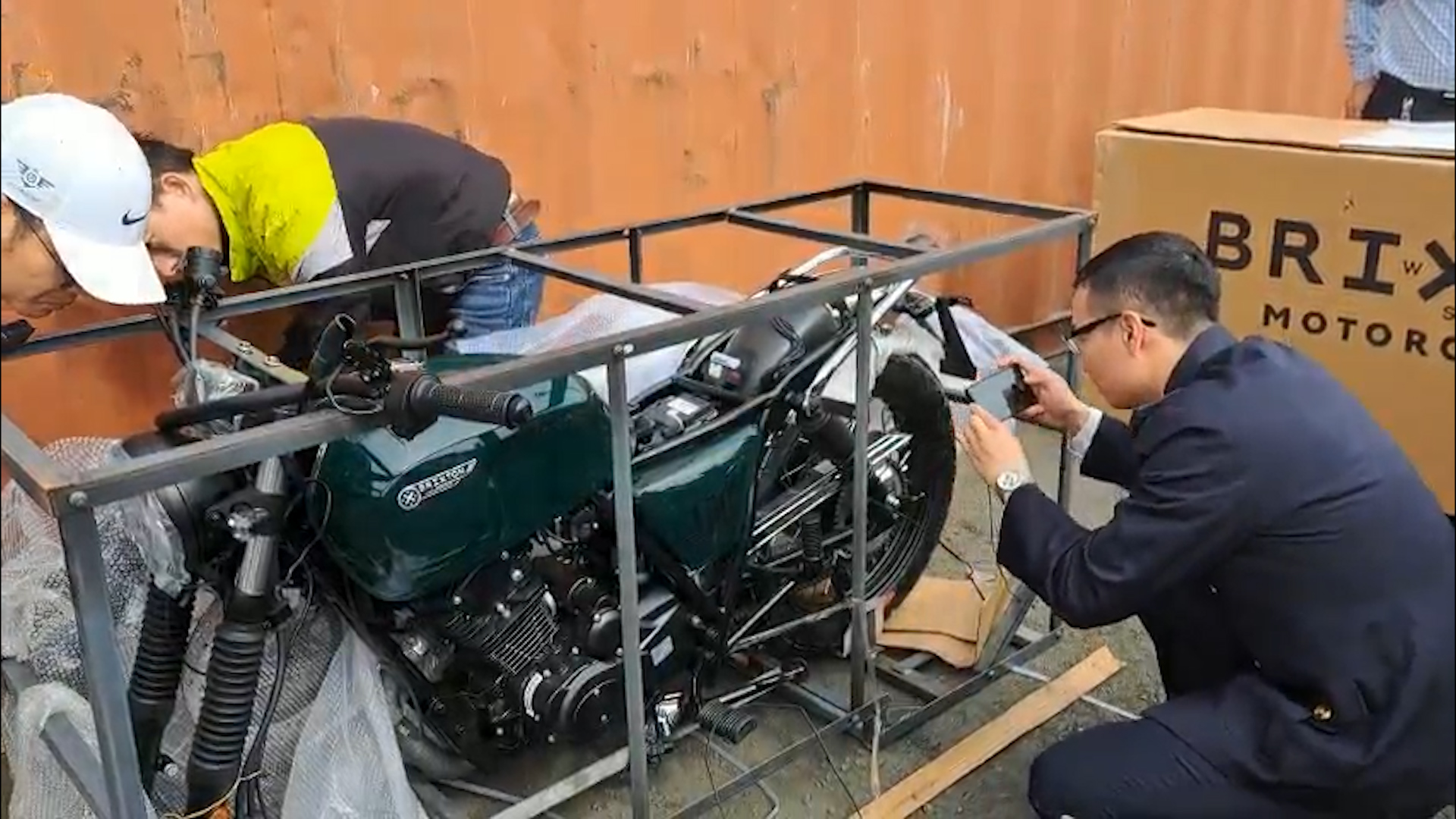Bắt giữ lô xe mô tô trị giá khoảng 3 tỷ đồng