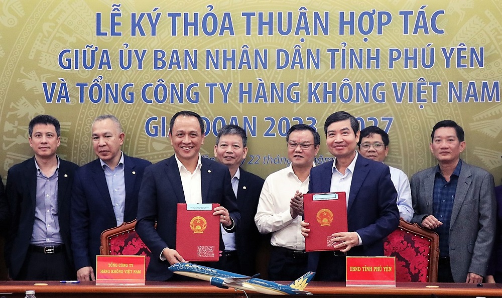 Vietnam Airlines và tỉnh Phú Yên xúc tiến ký kết hợp tác