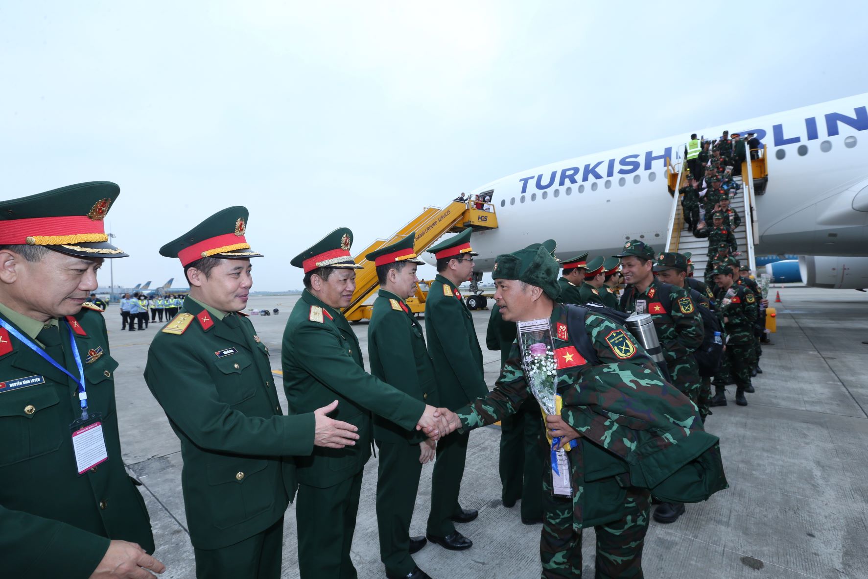 76 thành viên Đoàn cứu hộ, cứu nạn QĐND Việt Nam về nước an toàn