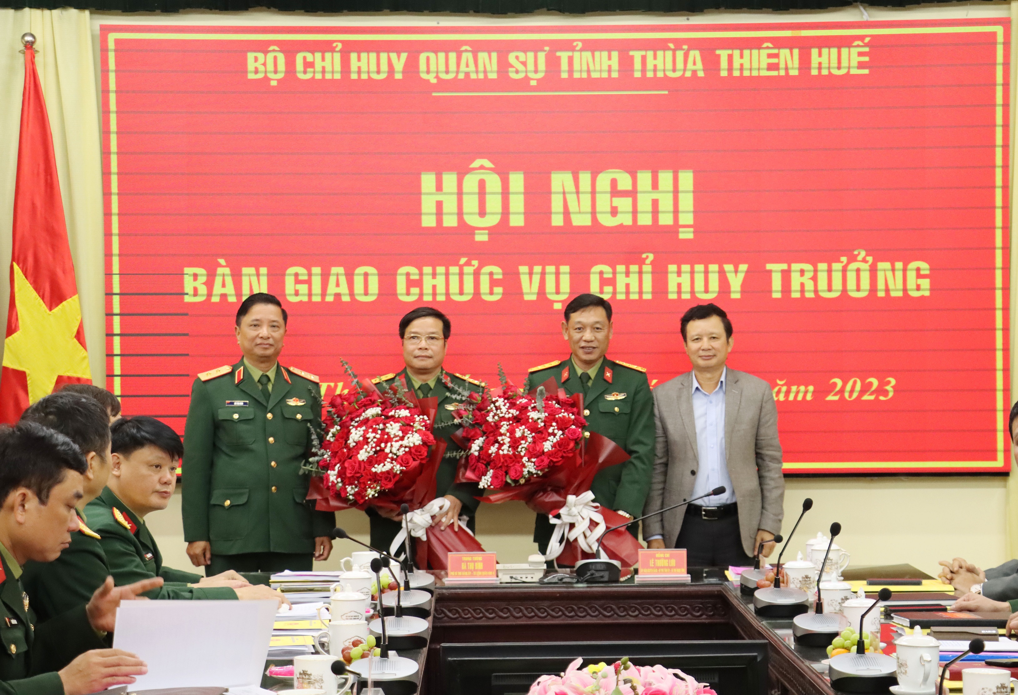 Bàn giao chức vụ Chỉ huy trưởng Bộ Chỉ huy quân sự tỉnh Thừa Thiên Huế