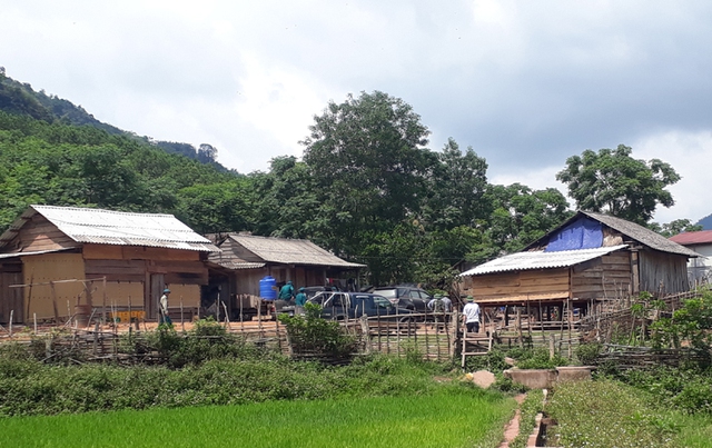 Hỗ trợ đồng bào dân tộc thiểu số xây nhà, khai hoang, phục hóa, cải tạo đất

​