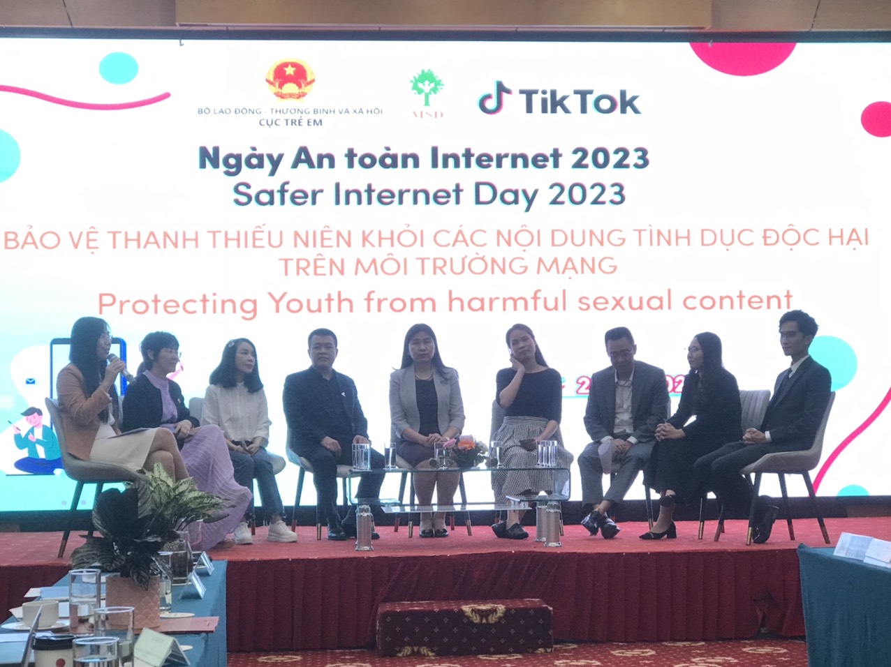 Bảo vệ thanh thiếu niên khỏi các nội dung tình dục độc hại trên môi trường mạng
