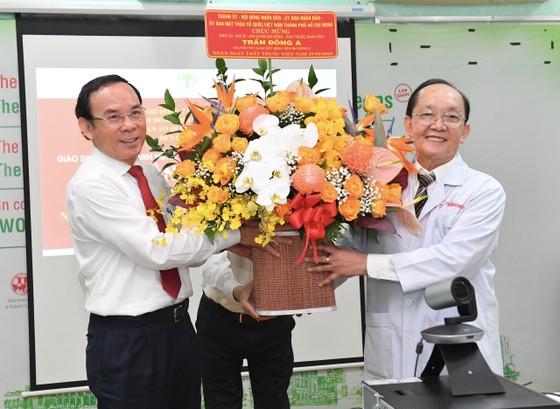 Tiếp tục truyền lửa cho thế hệ trẻ thực hiện sứ mệnh chăm sóc sức khỏe Nhân dân