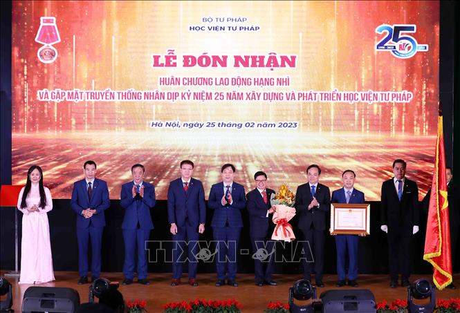 Học viện Tư pháp đón nhận Huân chương Lao động hạng Nhì