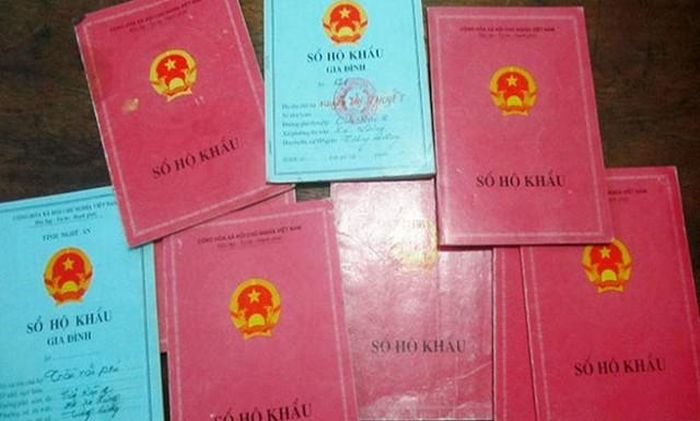 Kiểm tra thông tin “Bỏ sổ hộ khẩu, đẩy cái khó về phía dân”