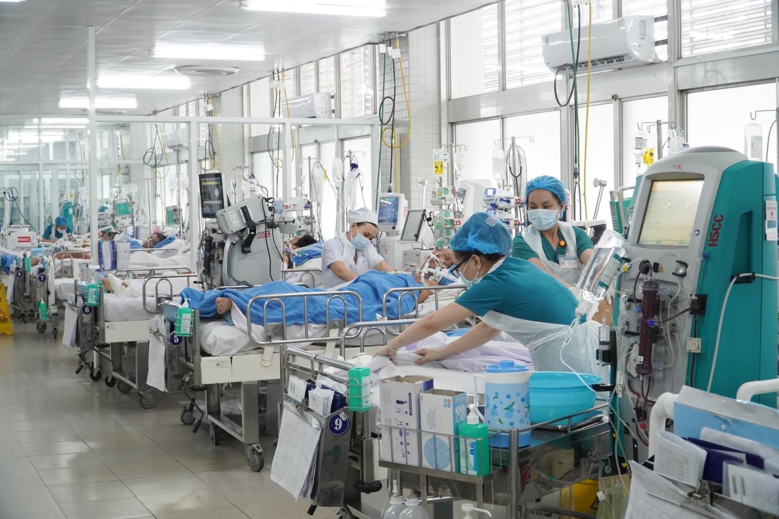 Thủ tướng chỉ đạo triển khai các giải pháp bảo đảm đủ thuốc, trang thiết bị y tế