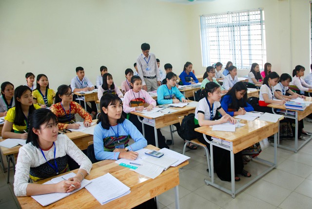 Trường phổ thông dân tộc nội trú được tuyển không quá 10 học sinh là người dân tộc Kinh