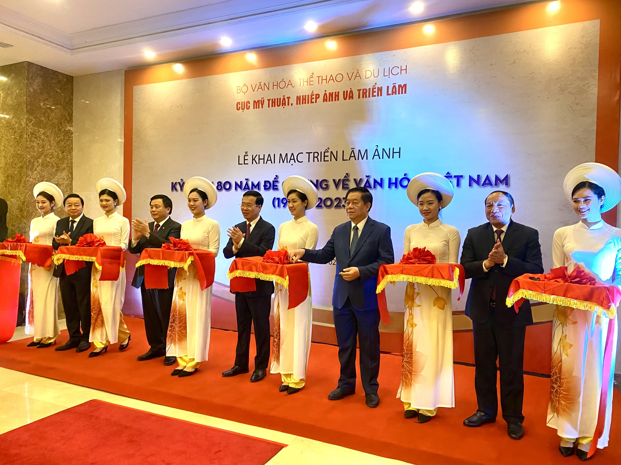 Khai mạc triển lãm ảnh Kỷ niệm 80 năm Đề cương về Văn hóa Việt Nam