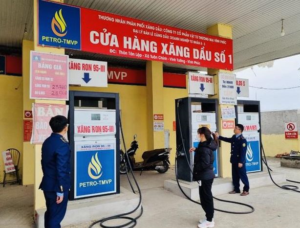 Phạt doanh nghiệp xăng dầu dùng giấy phép hết hạn
