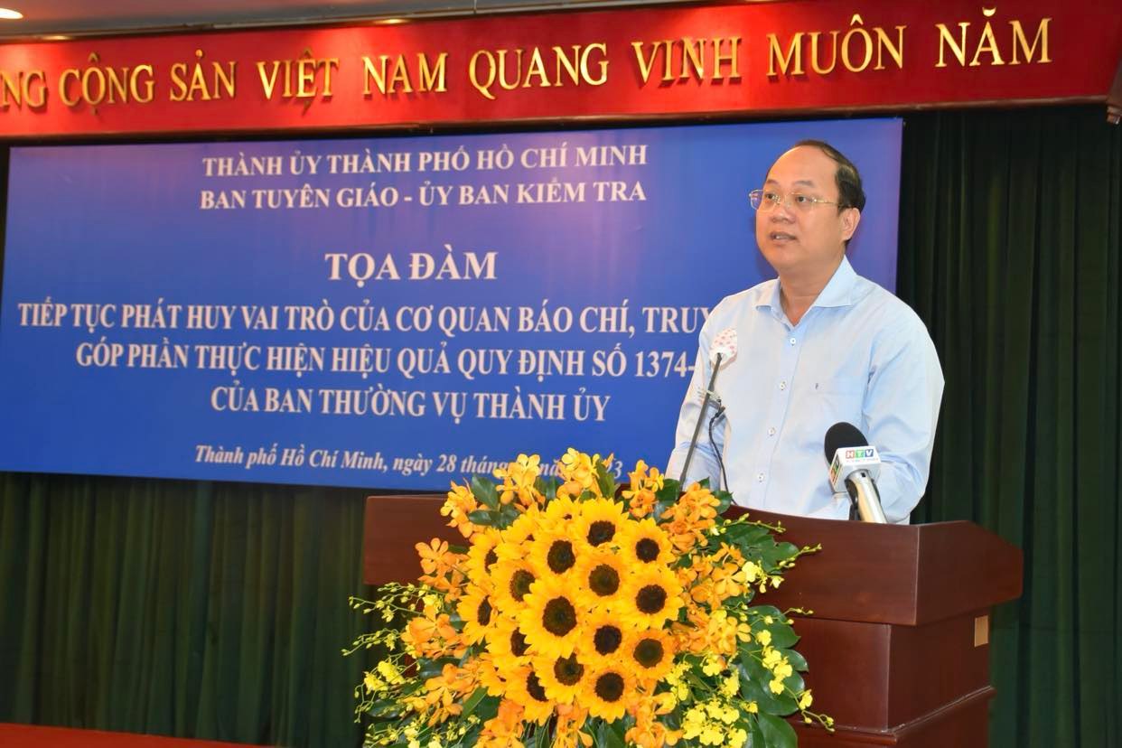 Báo chí góp phần ngăn chặn, đẩy lùi sự suy thoái của cán bộ, đảng viên