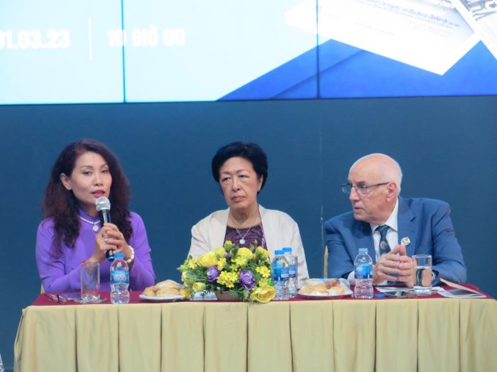 Ra mắt ấn phẩm Tranh đấu cho hòa bình