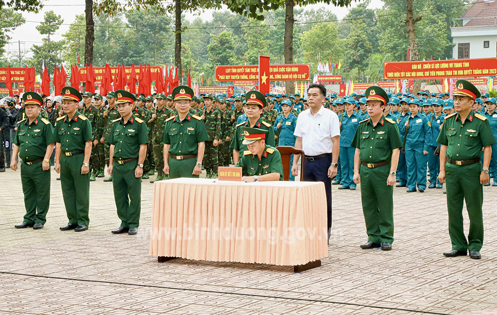 Thực hiện tốt nghị quyết các cấp về lãnh đạo nâng cao chất lượng huấn luyện