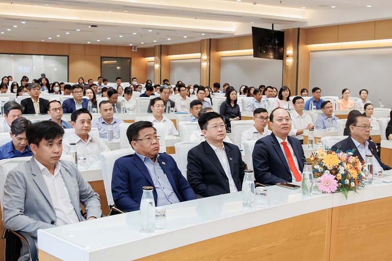 Đào tạo, bổ sung kiến thức về chính sách công cho cán bộ lãnh đạo, quản lý TP Hồ Chí Minh