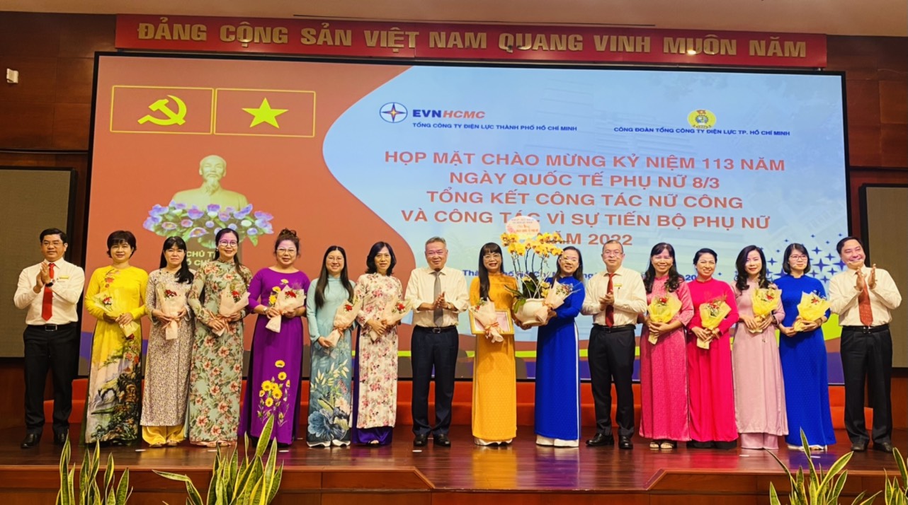 Khẳng định vị trí, vai trò của người phụ nữ “giỏi việc nước, đảm việc nhà
