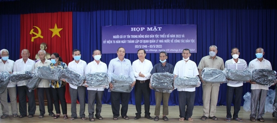 An Giang Phát huy vai trò người có uy tín trong đồng bào dân tộc