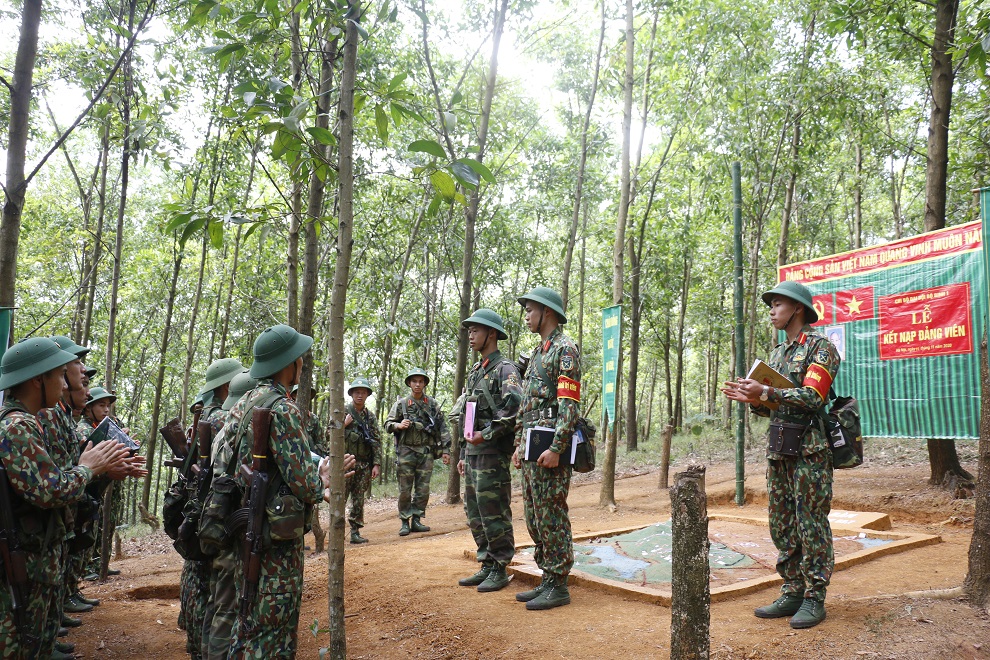 Nơi đào luyện những viên gạch hồng