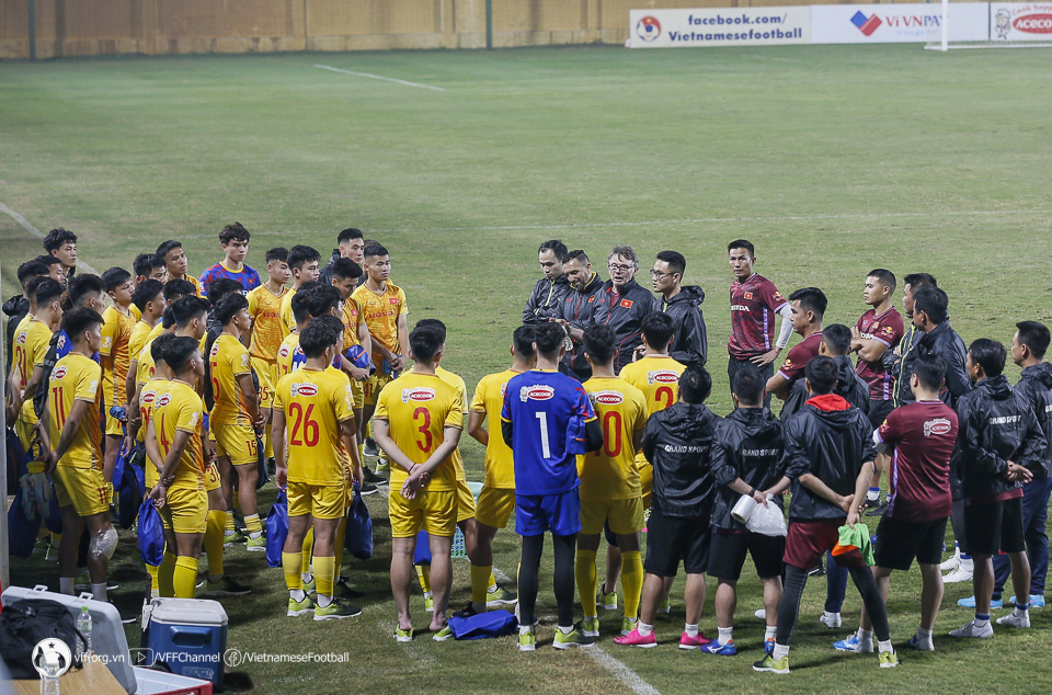 HLV Philippe Troussier loại 13 cầu thủ khỏi danh sách U23 Việt Nam