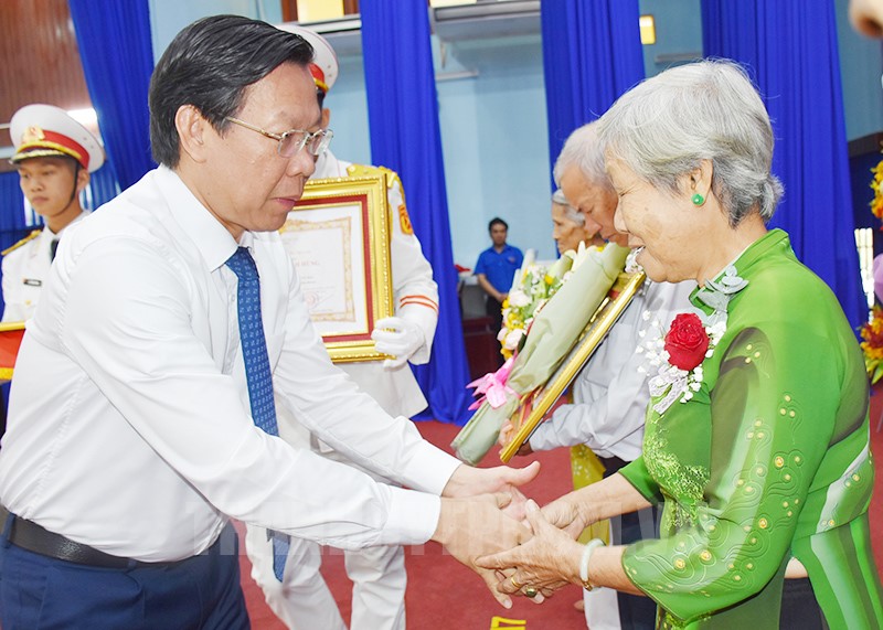 Truy tặng danh hiệu vinh dự Nhà nước “Bà Mẹ Việt Nam Anh hùng”
