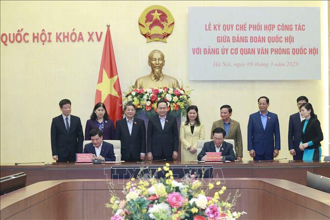 Ký Quy chế phối hợp giữa Đảng đoàn Quốc hội và Đảng ủy cơ quan Văn phòng Quốc hội