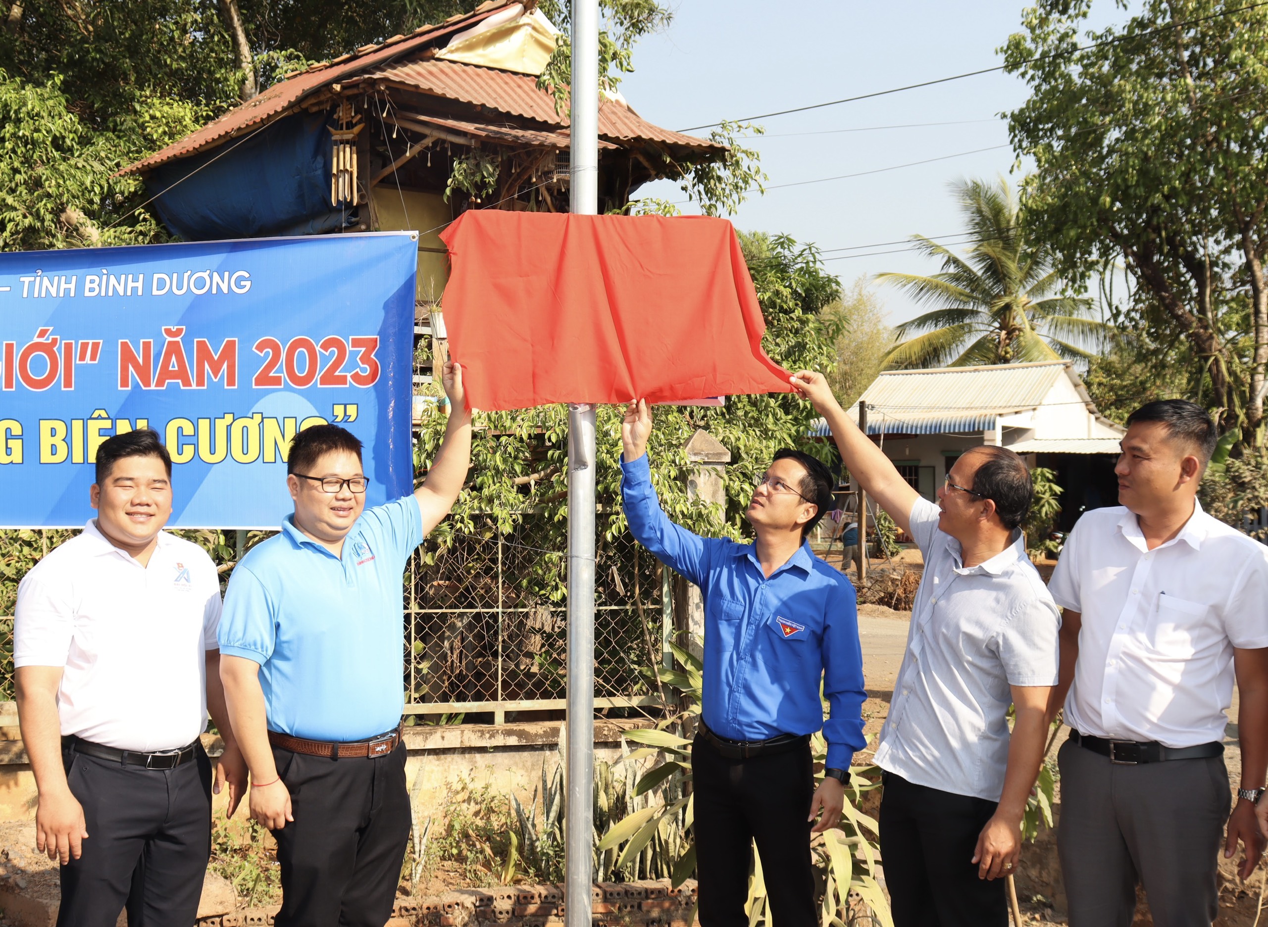 Bàn giao công trình Ánh sáng biên cương