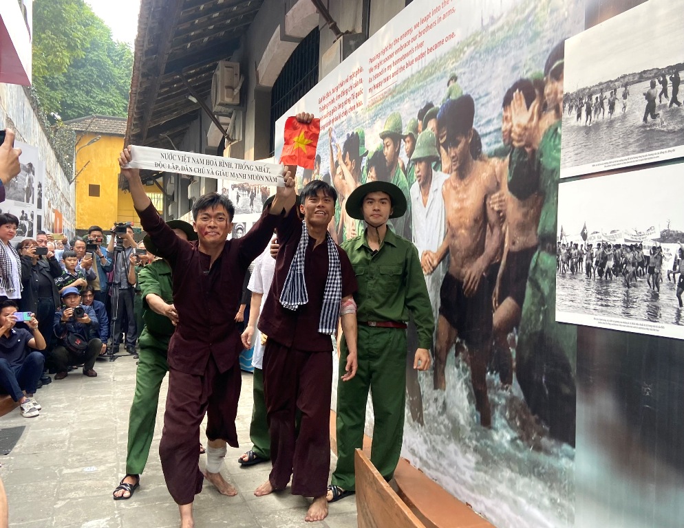 Trưng bày chuyên đề “Phút hồi sinh”