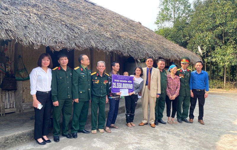Làng Hữu Nghị Việt Nam hỗ trợ vốn cho người hoàn cảnh khó khăn