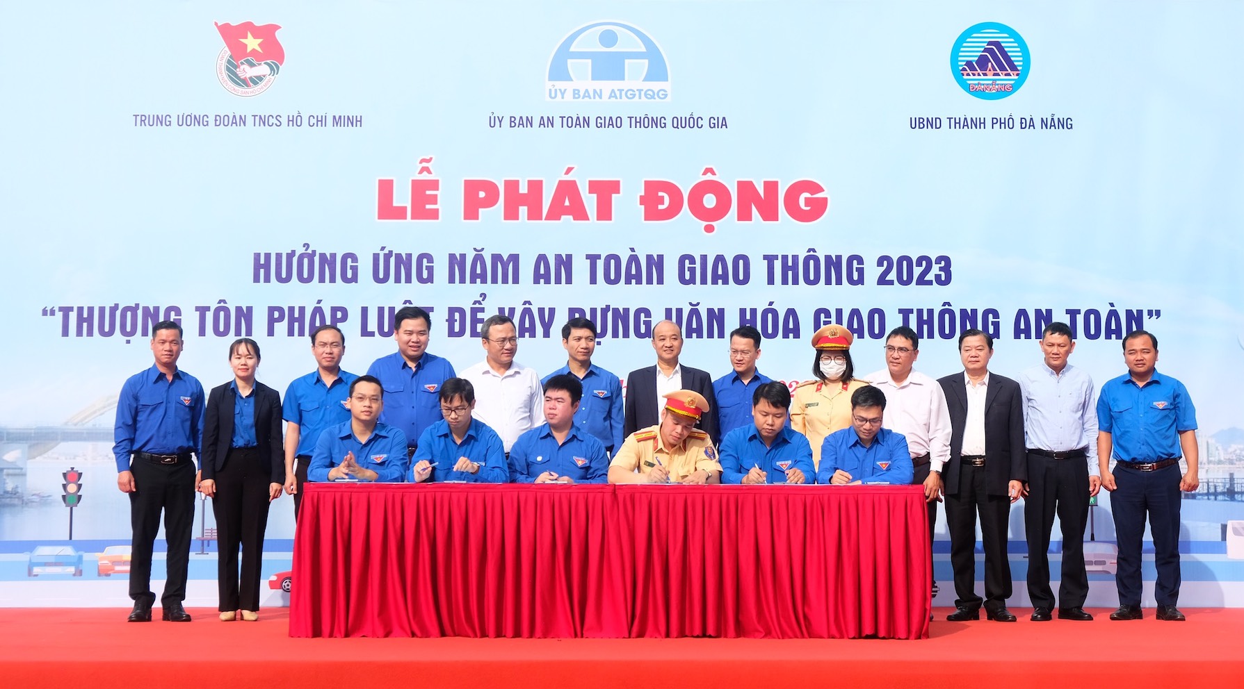 Thượng tôn pháp luật để xây dựng văn hóa giao thông an toàn