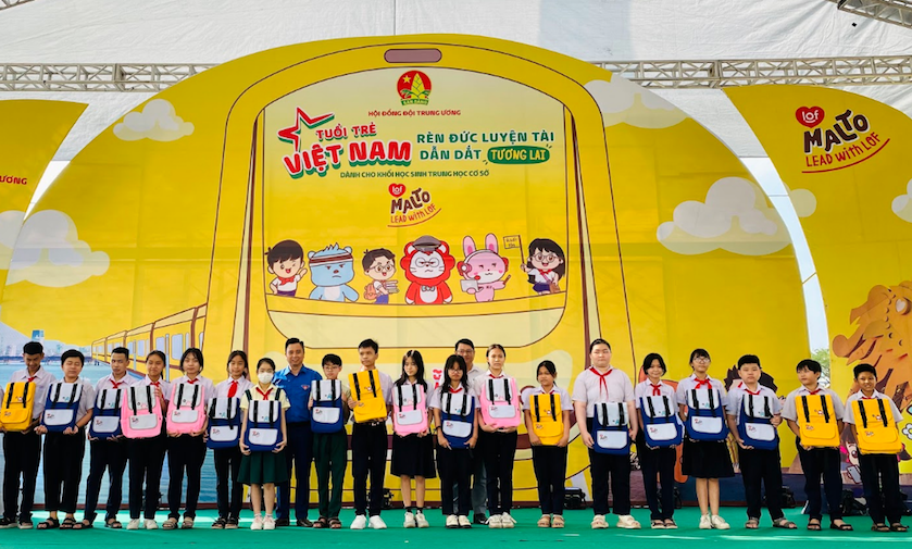 Trao 60 suất học bổng cho thiếu nhi Đà Nẵng có hoàn cảnh khó khăn