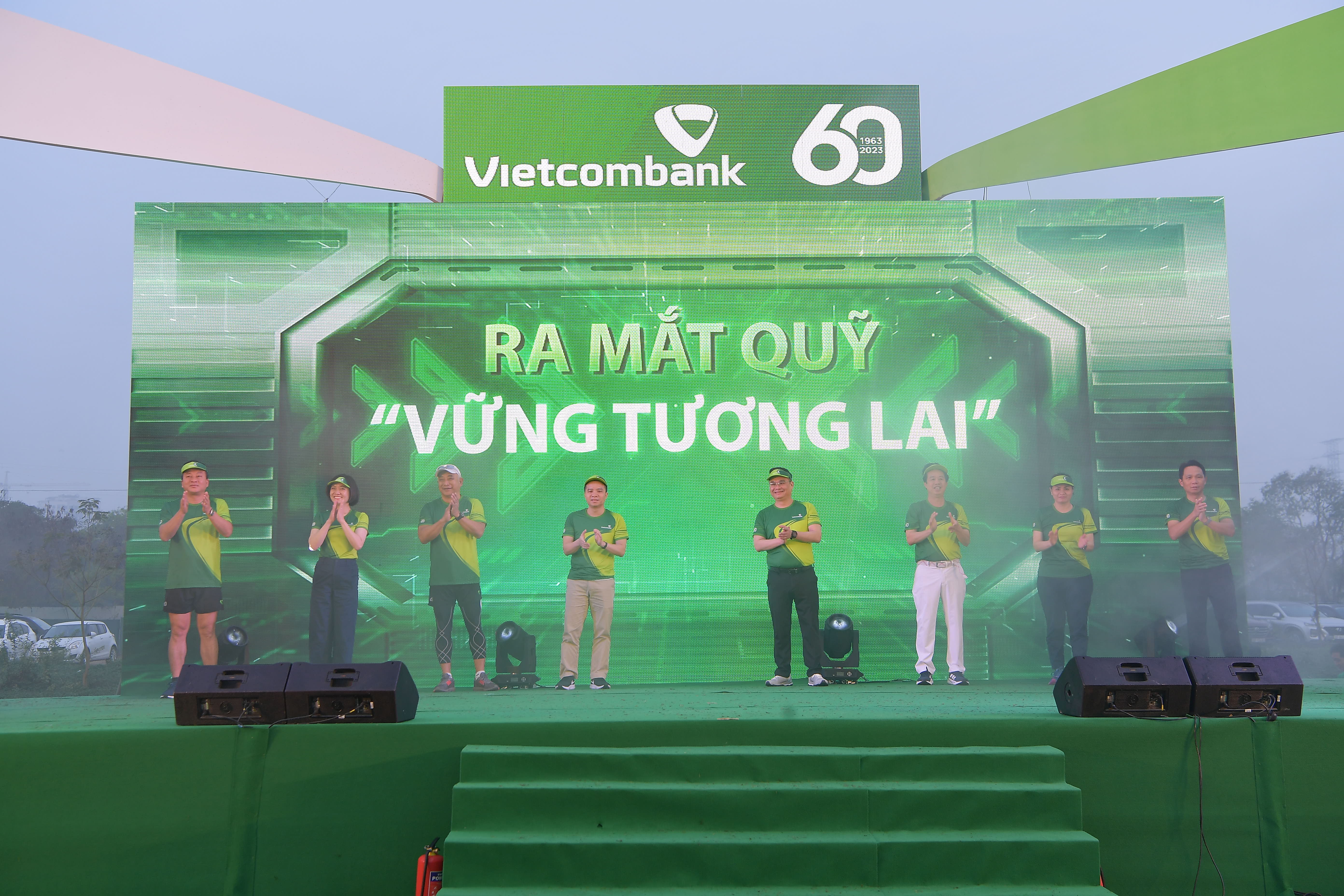 Vietcombank ra mắt Quỹ “Vững tương lai” hỗ trợ học bổng cho học sinh, sinh viên nghèo vượt khó, tài năng và phát động Giải chạy 60 năm “Vạn trái tim - Một niềm tin”