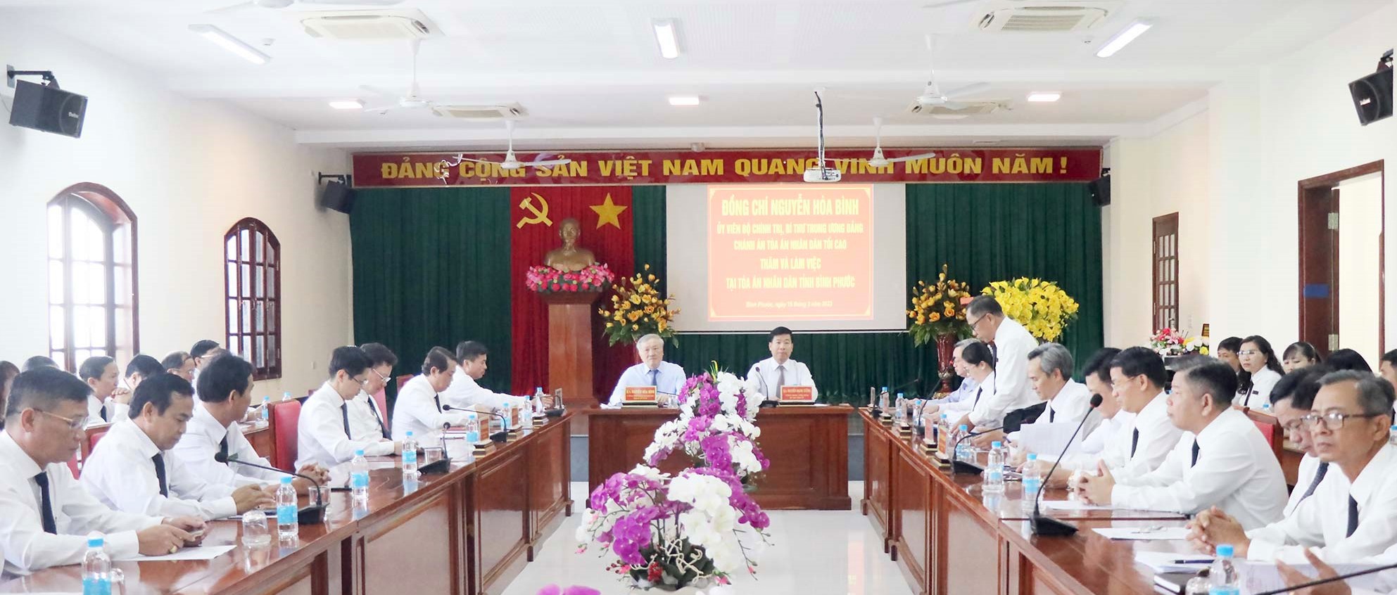 Chánh án Toàn án Nhân dân tối cao Nguyễn Hòa Bình làm việc tại tỉnh Bình Phước