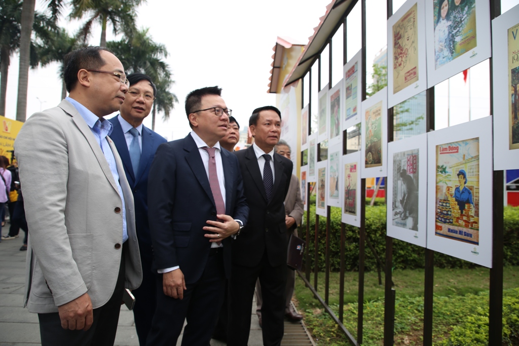 Trưng bày Xuân xưa trên báo Tết 1865 – 2000 tại Hội Báo toàn quốc 2023