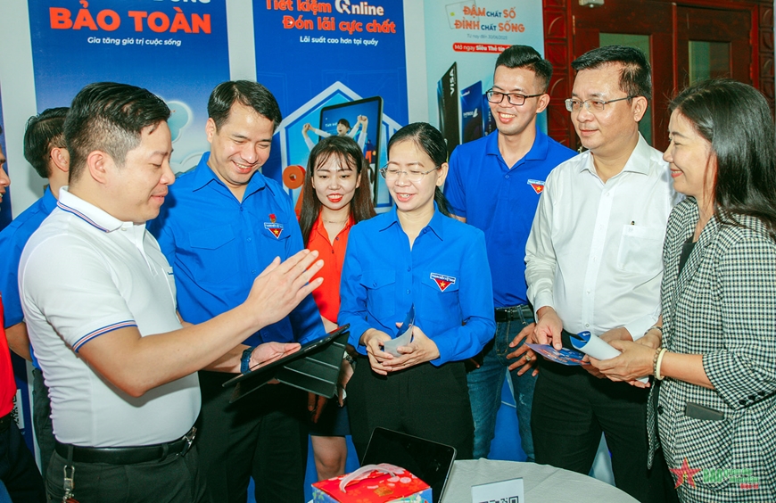 Tuổi trẻ TP Hồ Chí Minh hỗ trợ người dân thực hiện dịch vụ công trực tuyến