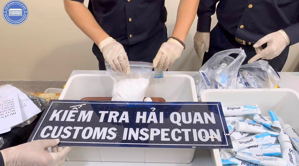 Khởi tố vụ án, trả tự do 4 nữ tiếp viên Vietnam Airlines