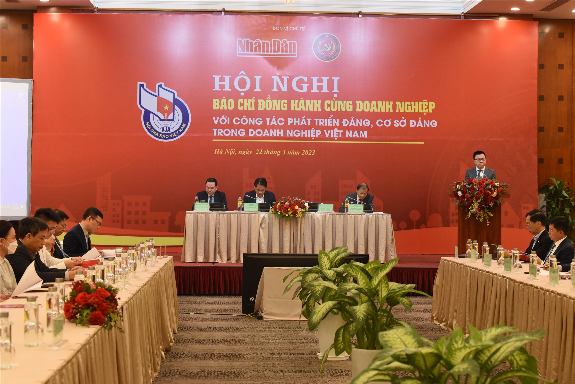Báo chí đồng hành cùng doanh nghiệp trong công tác phát triển Đảng