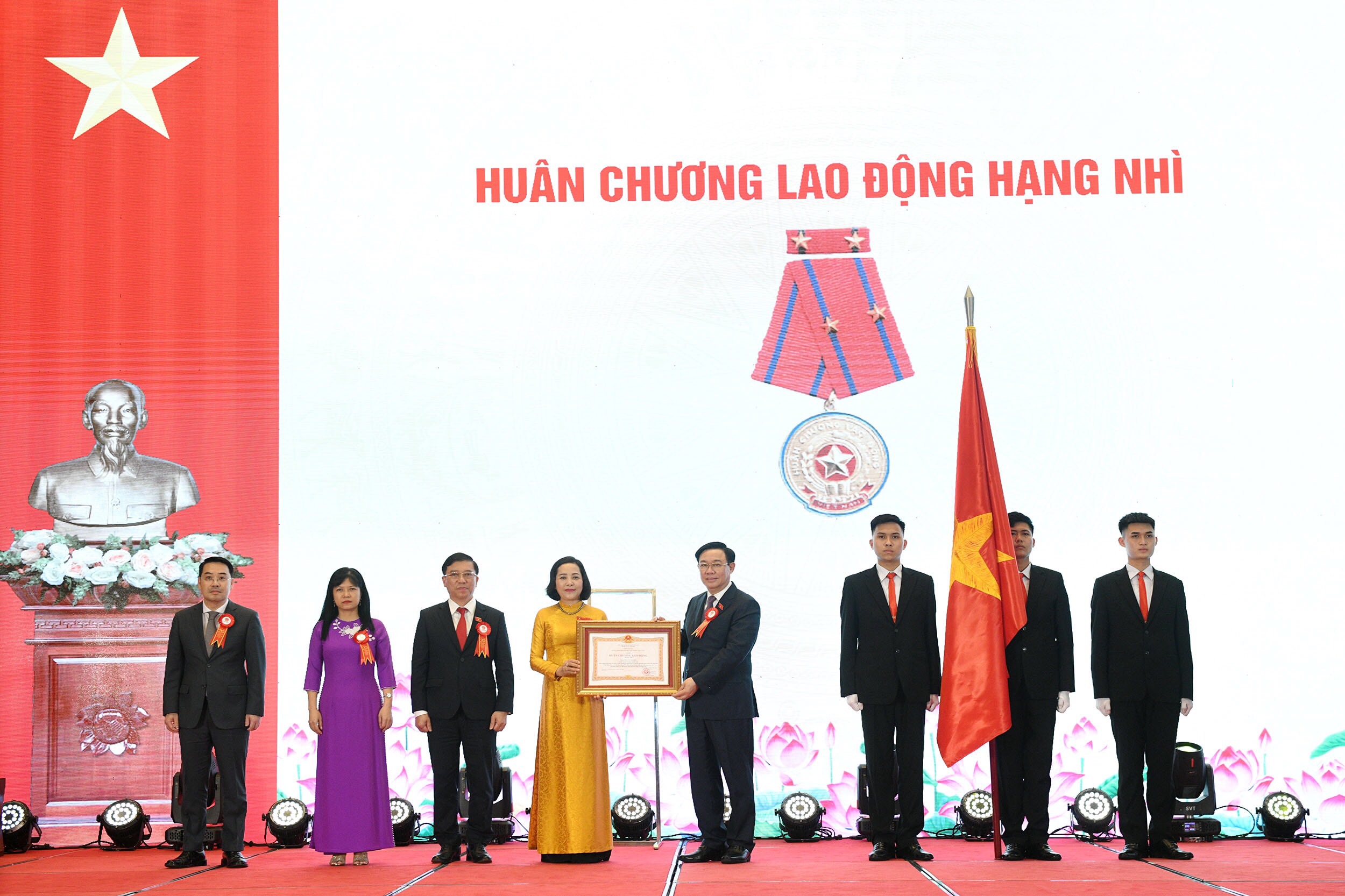 Ban Công tác đại biểu đón nhận Huân chương Lao động hạng Nhì