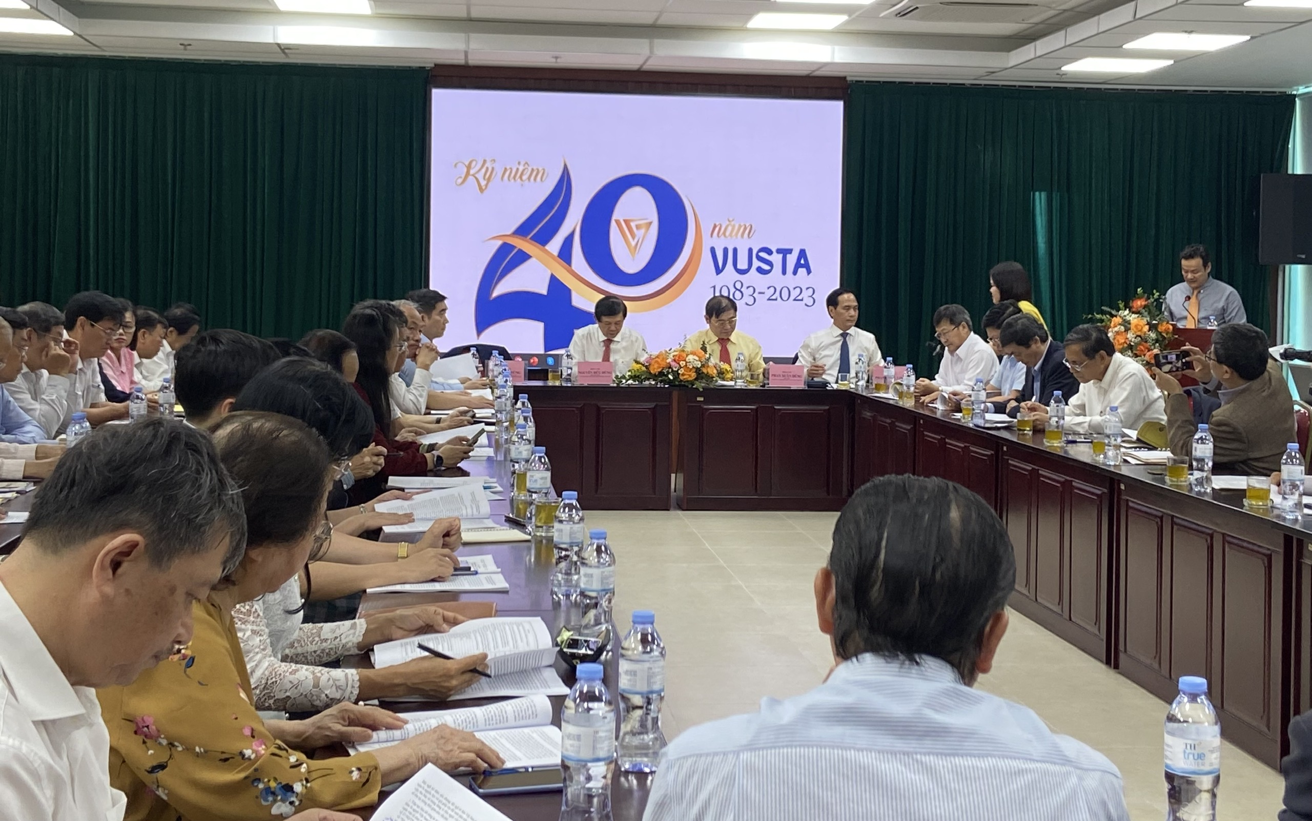 Trí thức người Việt Nam ở nước ngoài tham gia xây dựng, phát triển đất nước