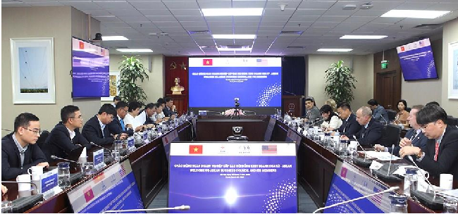 EVN làm việc với đoàn doanh nghiệp cấp cao USABC