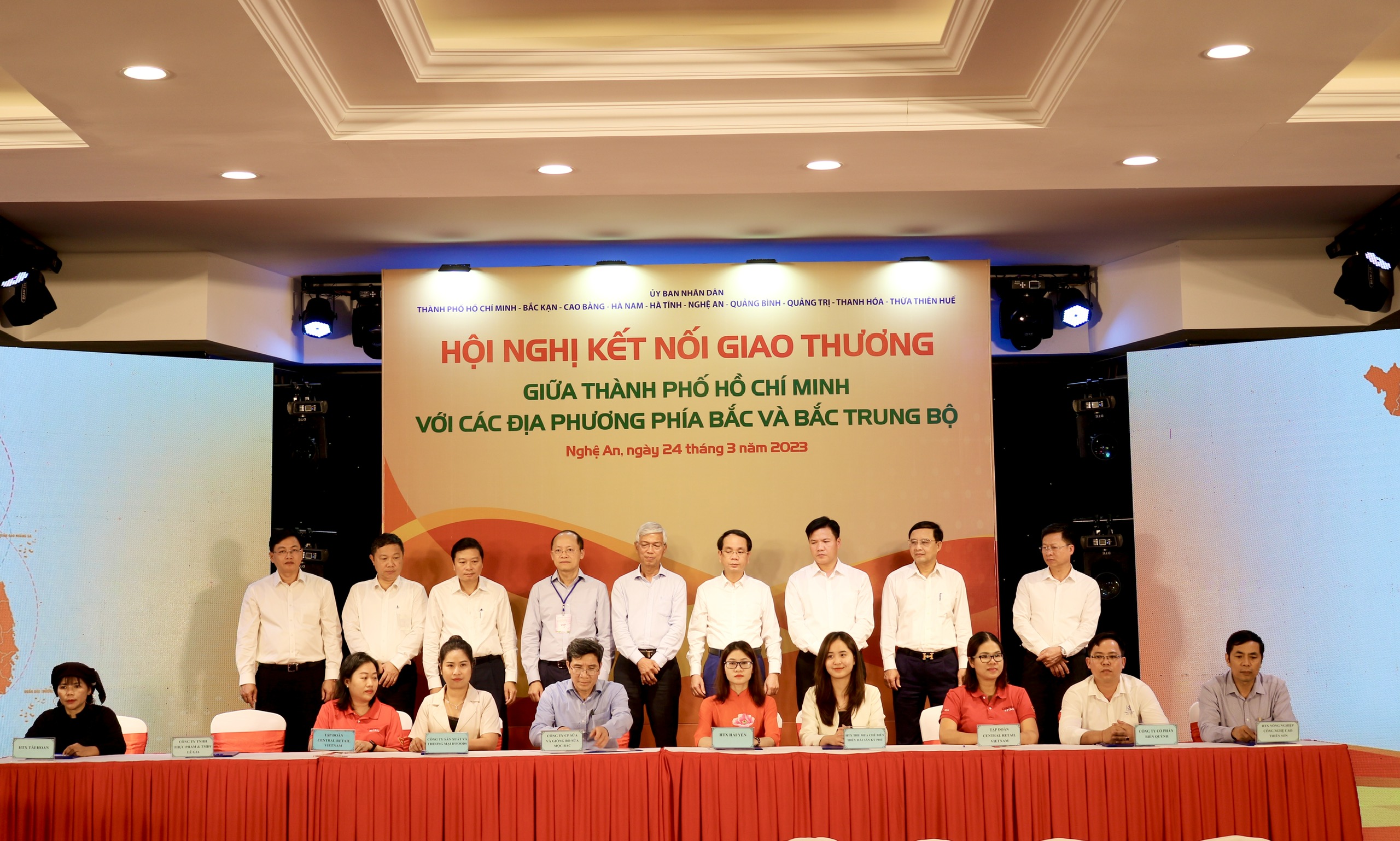 Central Retail ký kết 8 thỏa thuận hợp tác với các DN, HTX các tỉnh phía Bắc và Bắc Trung bộ