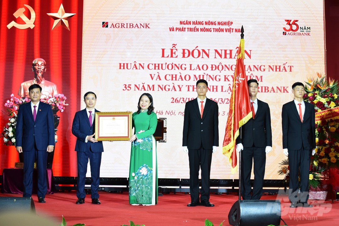 Agribank đón nhận Huân Huân chương Lao động hạng Nhất