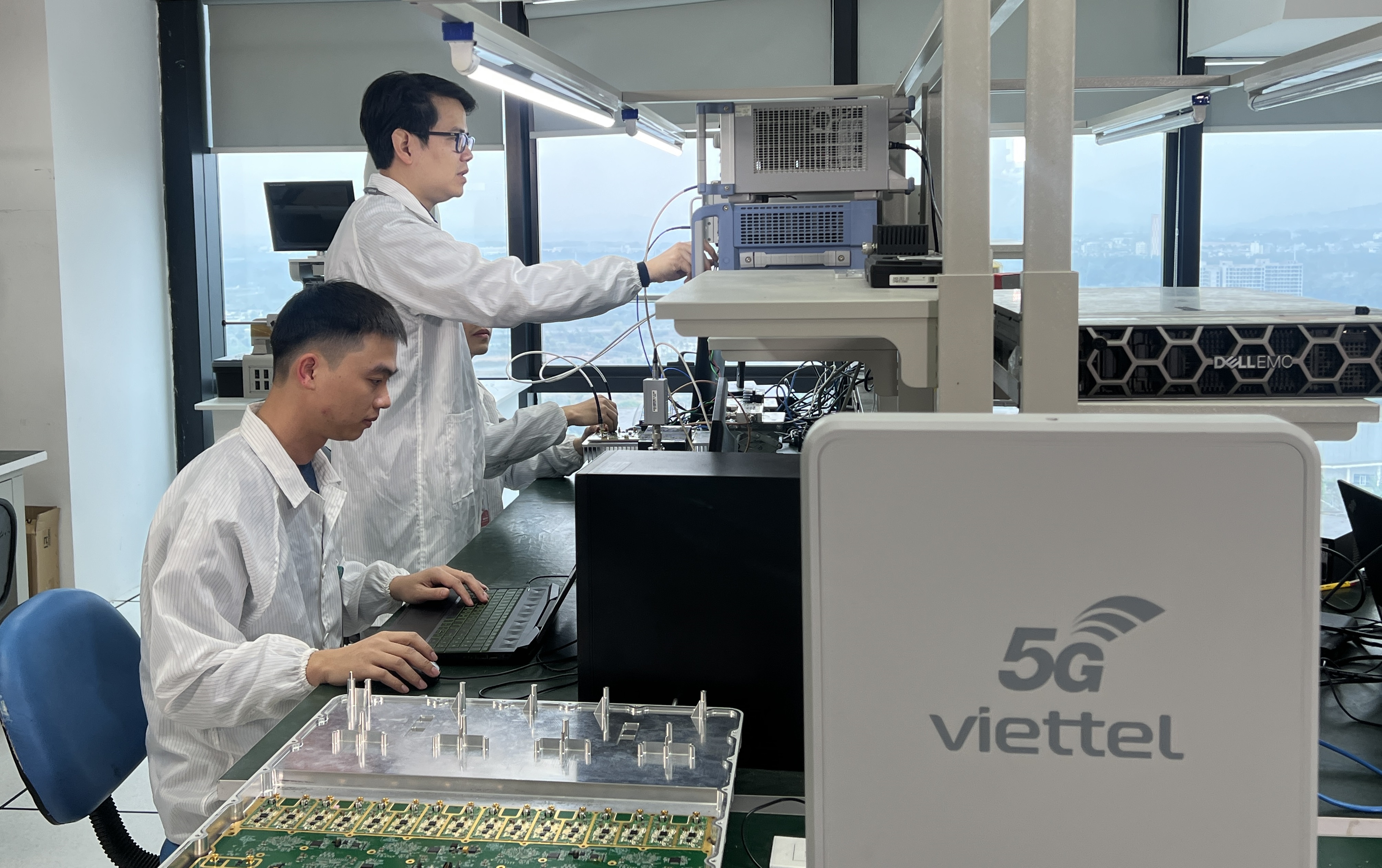 Thực hiện thành công chiến lược Việt Nam hóa mạng lưới viễn thông