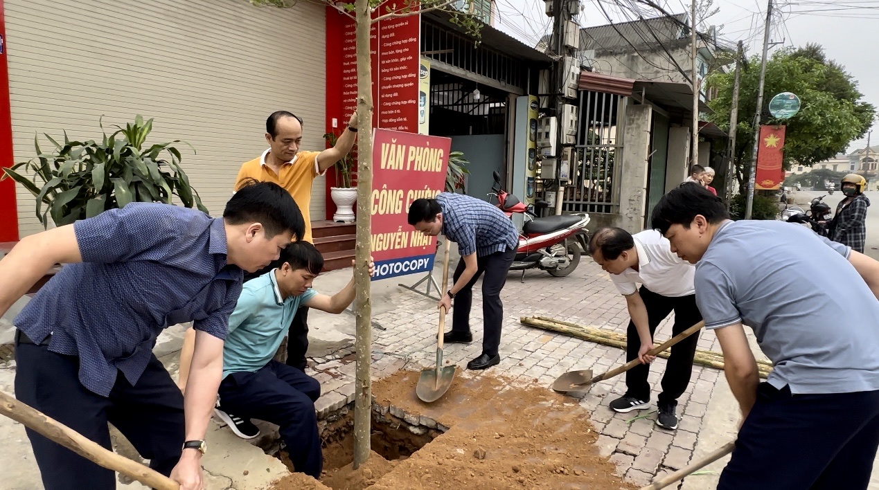 Yên Bình ra quân hưởng ứng Chương trình trồng 1 tỷ cây xanh của Chính phủ