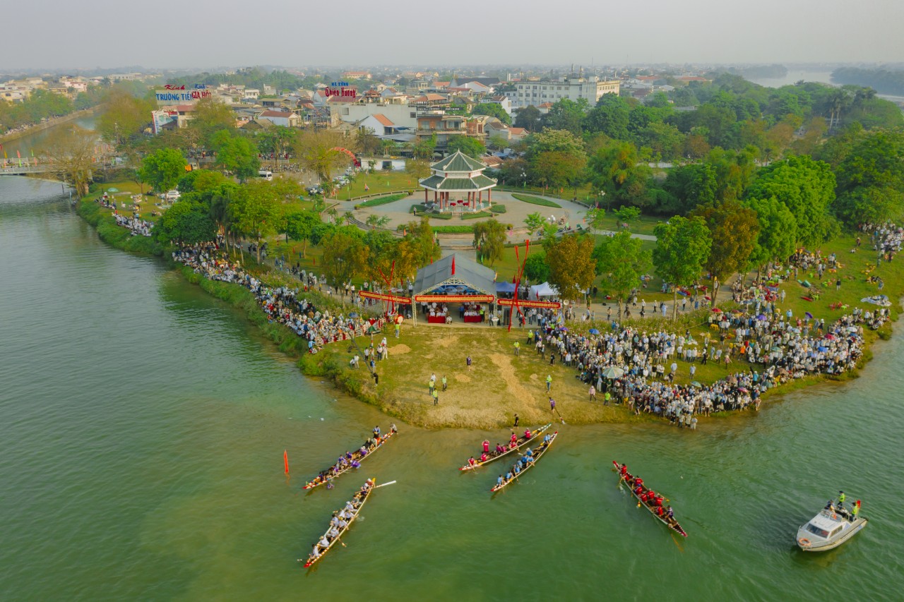 Sôi nổi giải đua ghe tại Thừa Thiên Huế