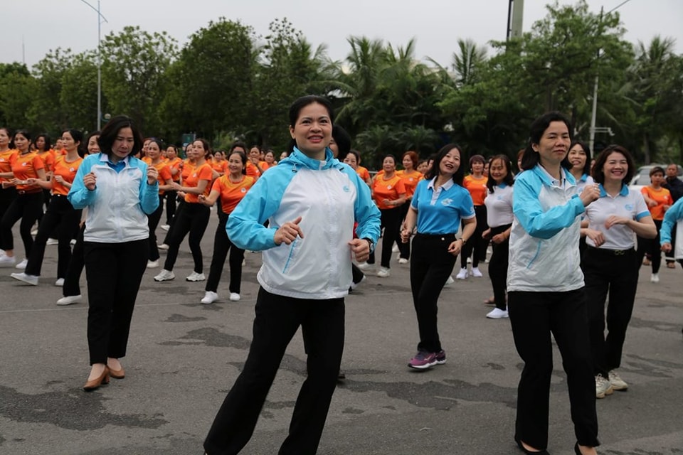 Đồng diễn dân vũ và phát động hội thi Dân vũ và thể dục thể thao phụ nữ toàn quốc