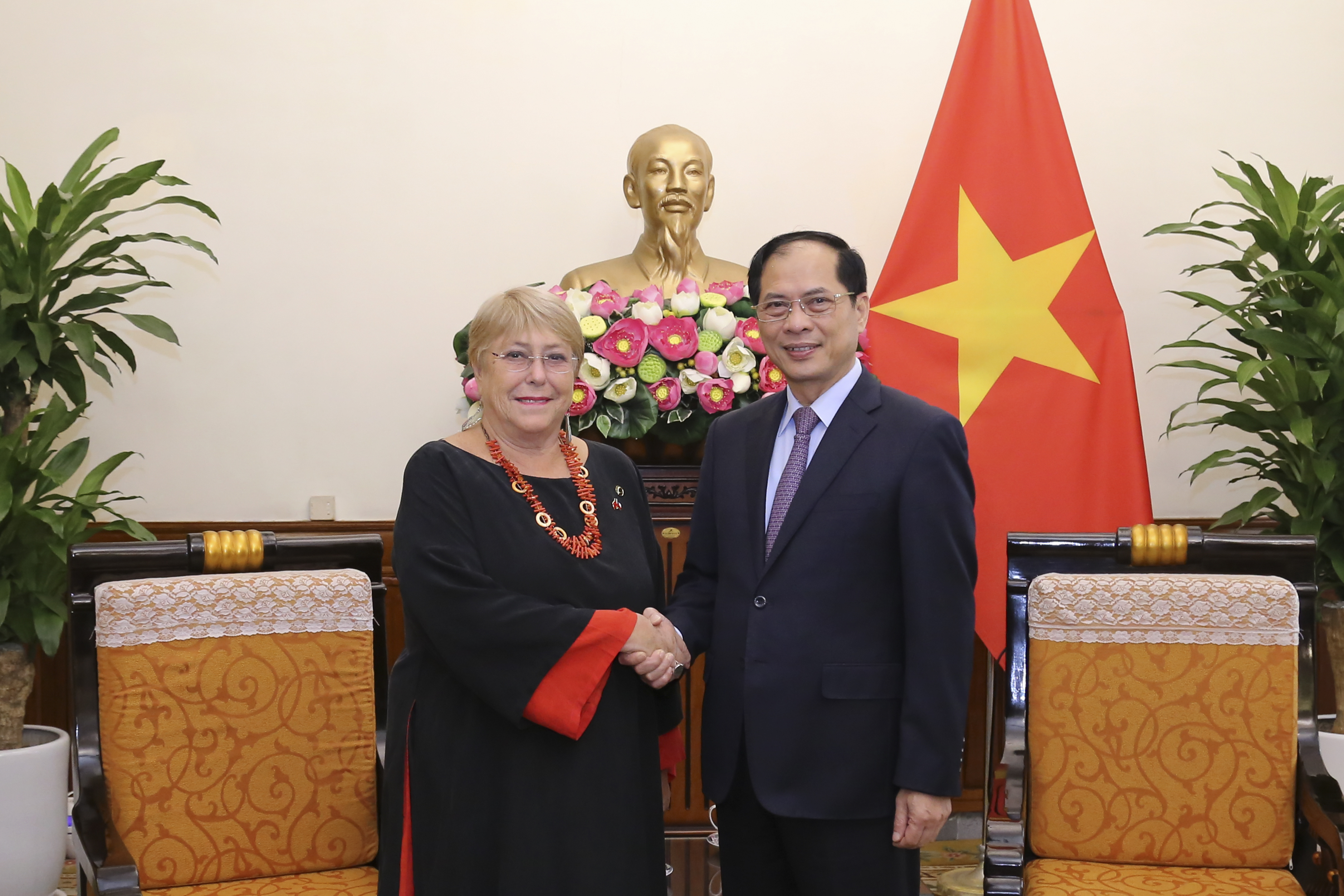 Bộ trưởng Ngoại giao tiếp cựu Tổng thống Chile Michelle Bachelet Jeria