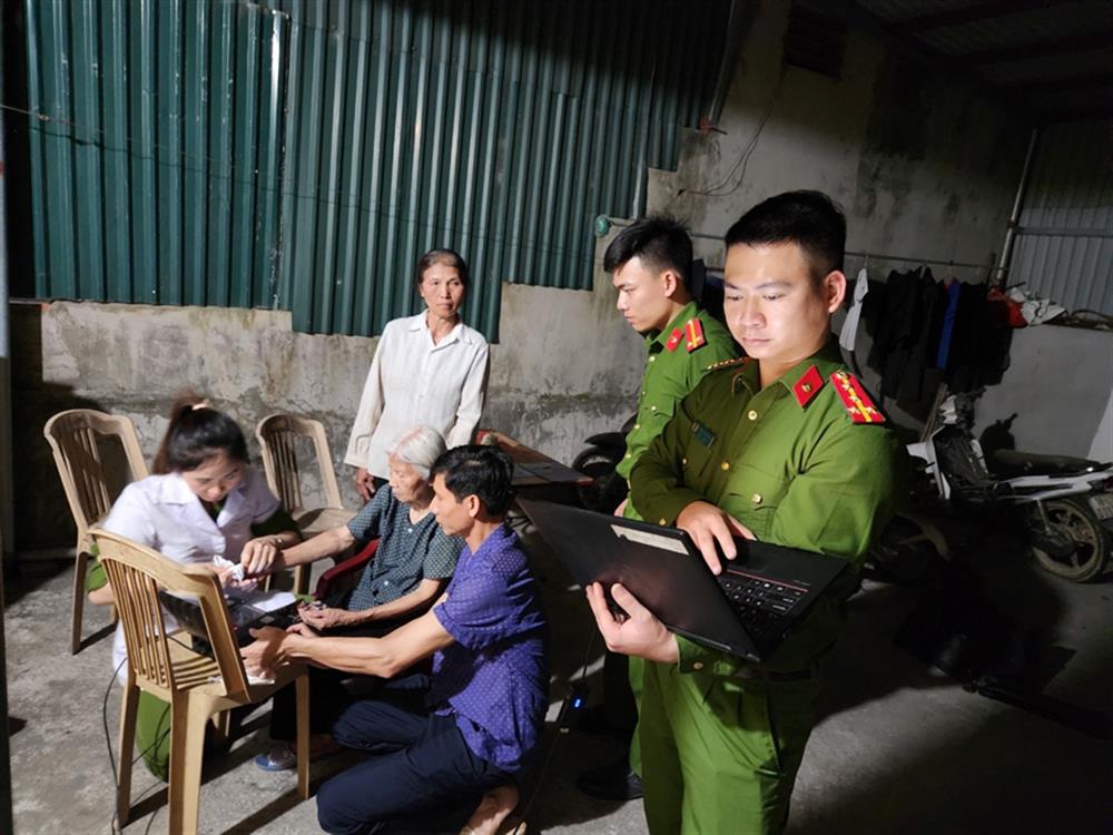 Bộ trưởng Công an gửi thư khen các xã, phường hoàn thành cấp căn cước công dân