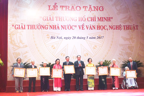 Trao Giải thưởng Hồ Chí Minh, Giải thưởng Nhà nước về VHNT vào dịp 19 5