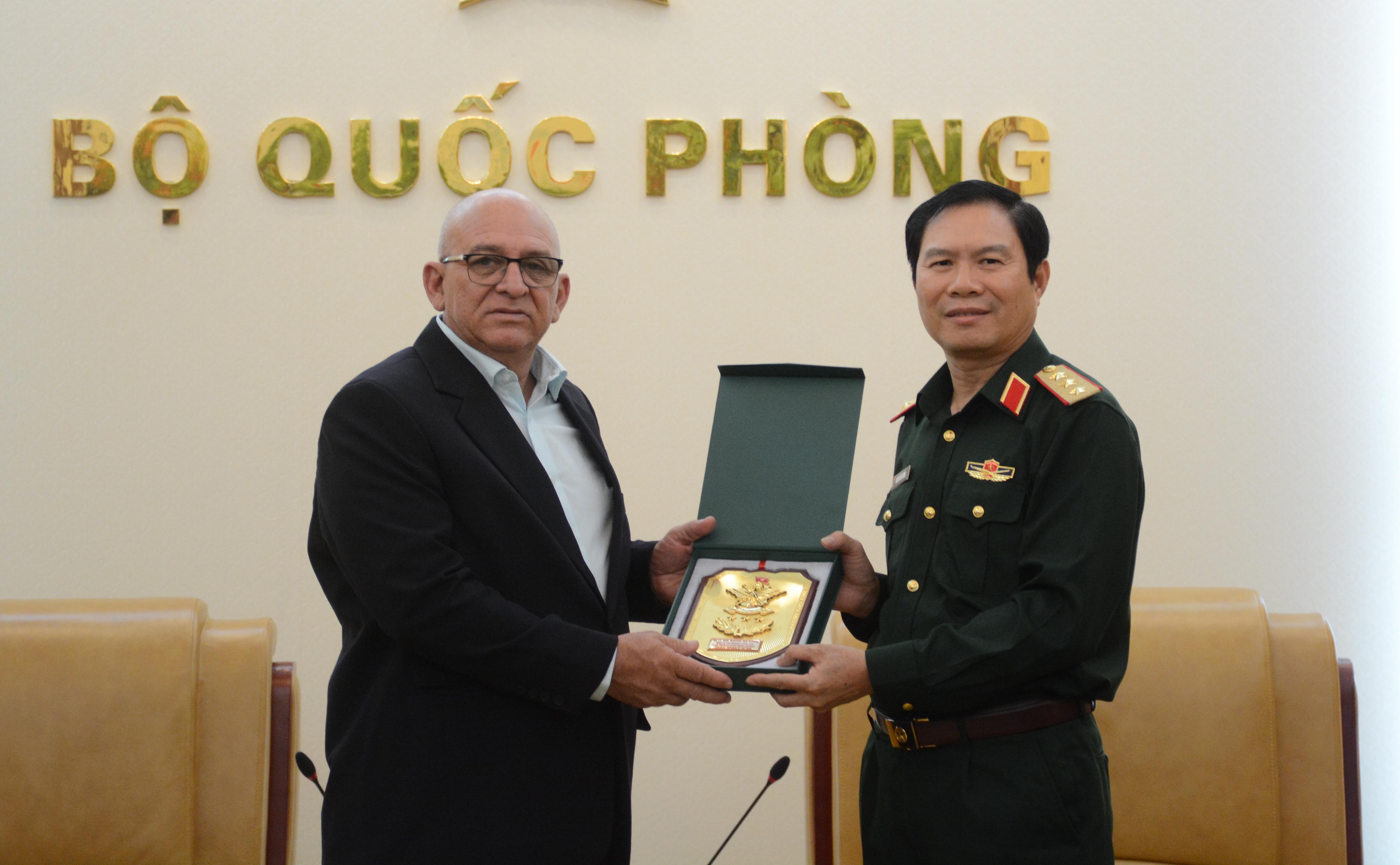 Thượng tướng Nguyễn Tân Cương tiếp Bộ trưởng Bộ Xây dựng Cuba