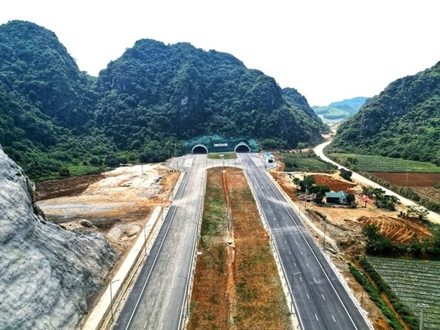 Tập trung gỡ vướng về đất đai