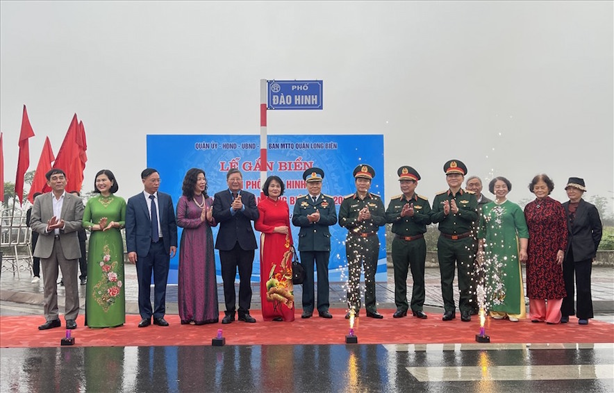 Gắn biển tên phố mang tên cán bộ Công đoàn