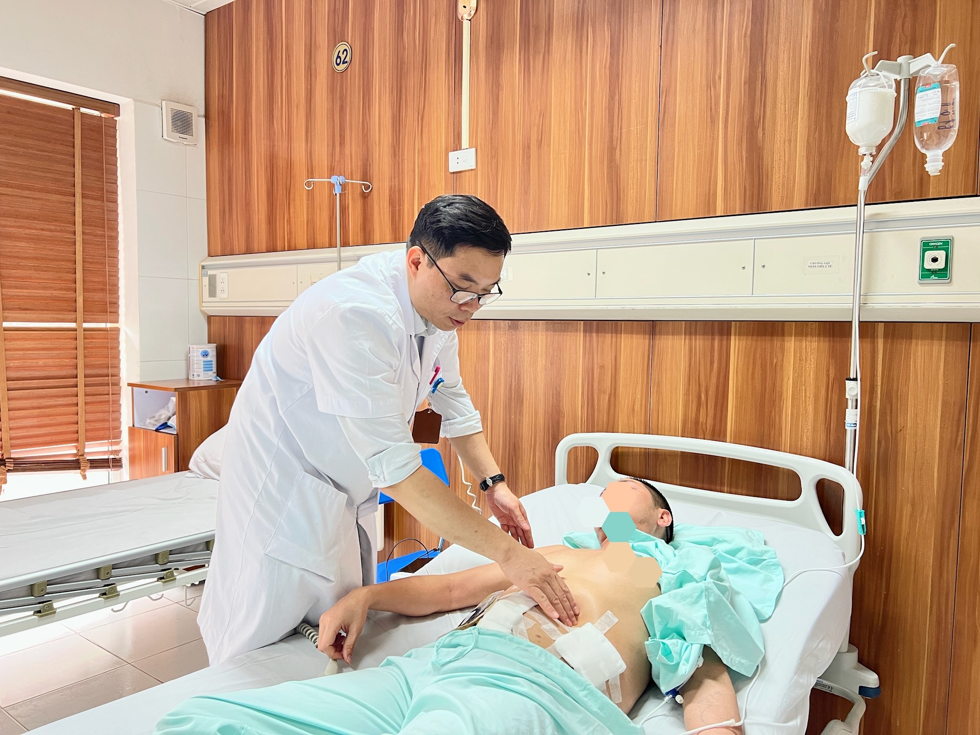 Thủng ruột vì thói quen rất nhiều người Việt mắc phải